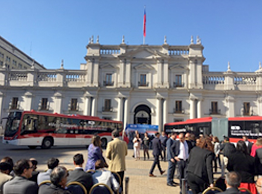 Diseño y validación de propuestas de diseño: Asesoría para la implementación de las modificaciones al código cromático del sistema de transporte público de Santiago