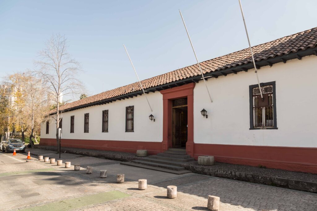 Fachada campus Lo Contador